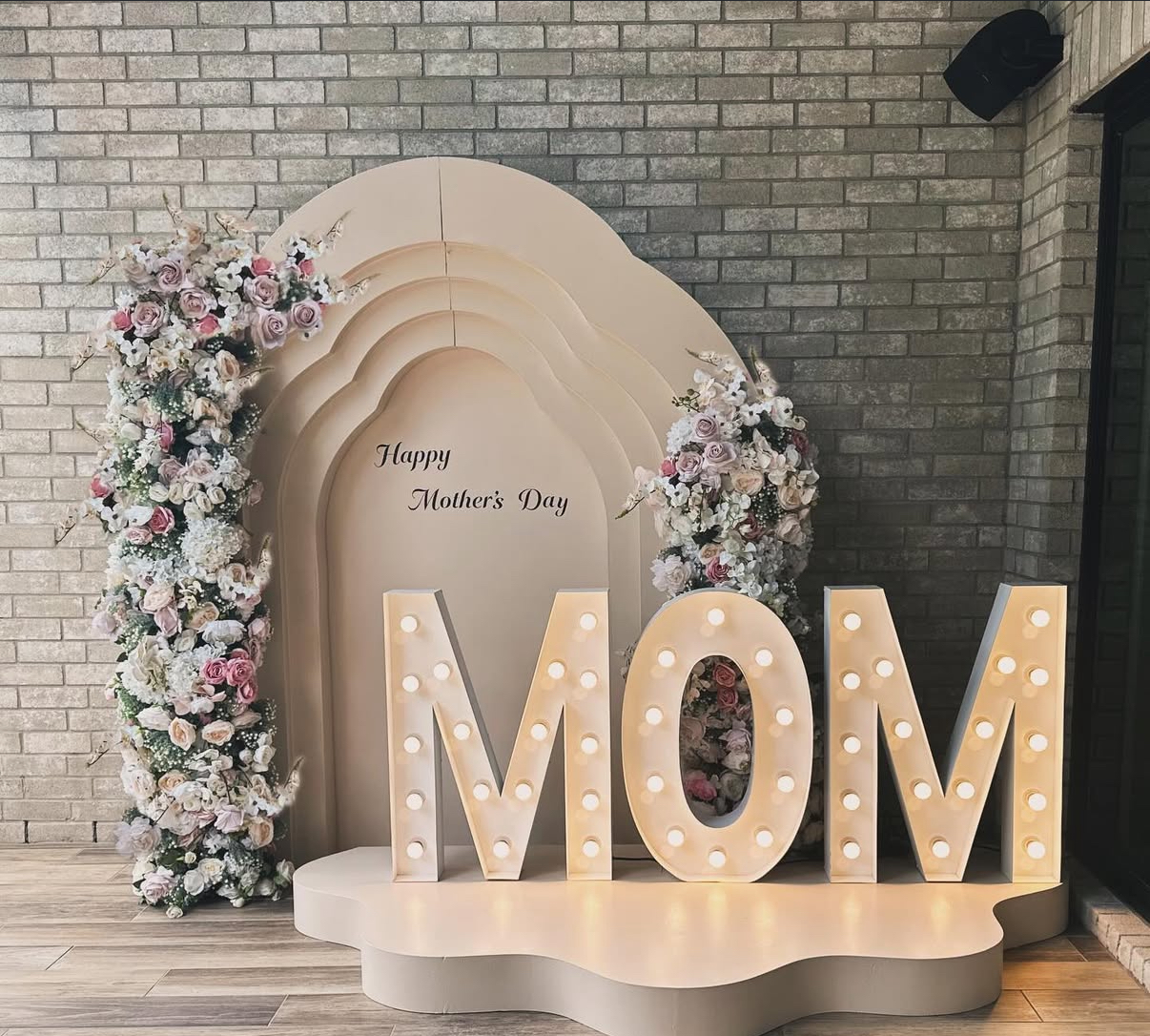 Mother’s Day Decor